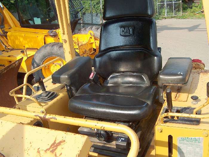 Tractores Sobre Orugas Caterpillar D4C  de importacion a la venta Ref.: 1319128969826038 No. 2