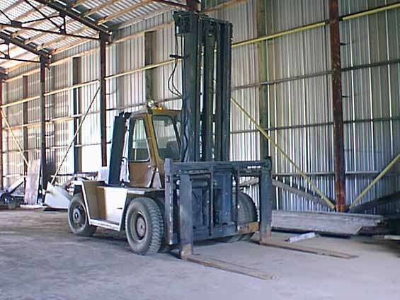 Freightelevator Caterpillar V250