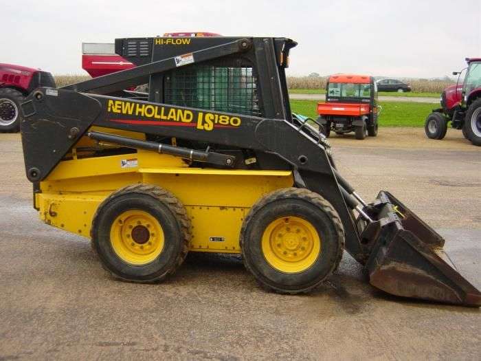 Minicargadores New Holland LS180  usada a la venta Ref.: 1198287122270589 No. 2