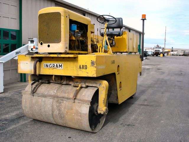 Compactadora Vibratoria Ingram 9-2800