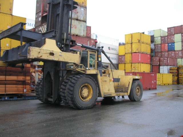 Freightelevator Caterpillar V900