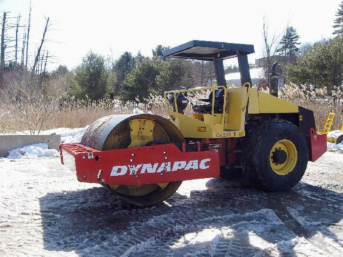 Compactadora Vibratoria Dynapac CA250D