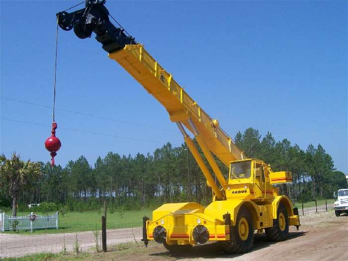 Gruas Grove RT740