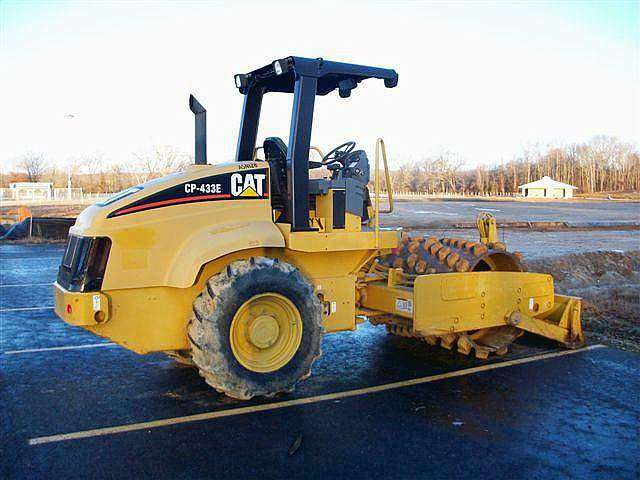 Compactadora Vibratoria Caterpillar CP-433E