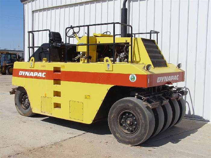 Compactadora Con Llantas Dynapac CP271