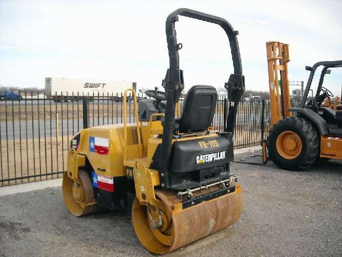 Compactadora Vibratoria Caterpillar CB-224E