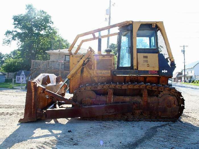 Tractores Sobre Orugas Komatsu D135  de medio uso en venta Ref.: 1314728904611490 No. 2