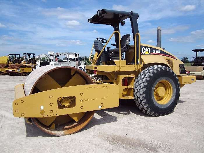 Compactadora Vibratoria Caterpillar CS-563E