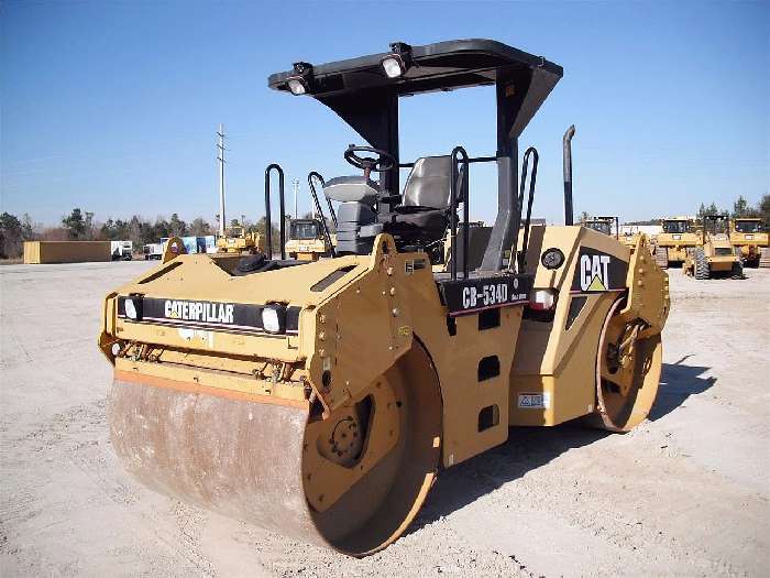 Compactadora Vibratoria Caterpillar CB-534D