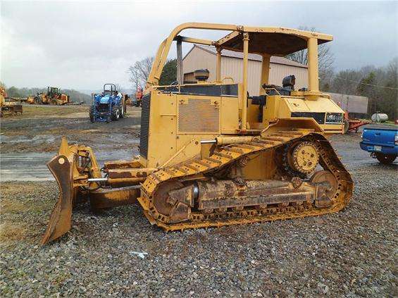 Dozers/tracks Caterpillar D5M