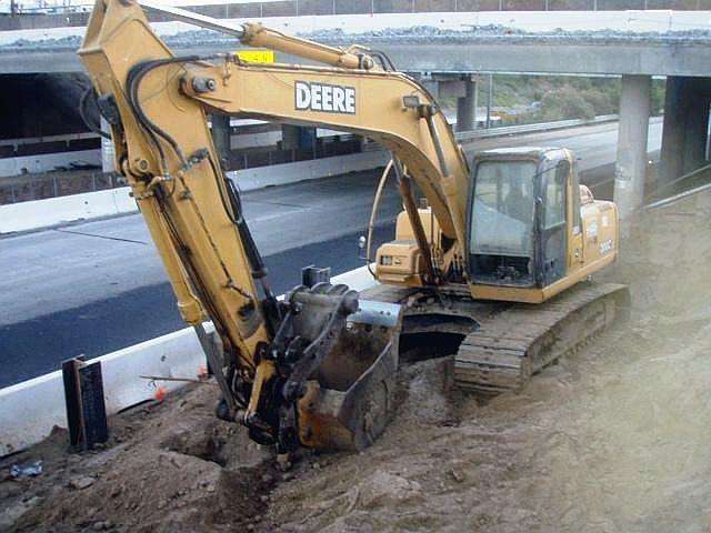 Hydraulic Excavator Deere 200C