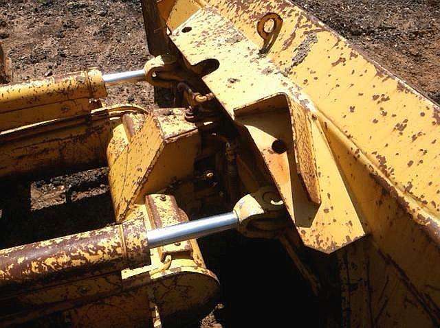 Tractores Sobre Orugas Komatsu D39P  en venta Ref.: 1343771107125390 No. 3