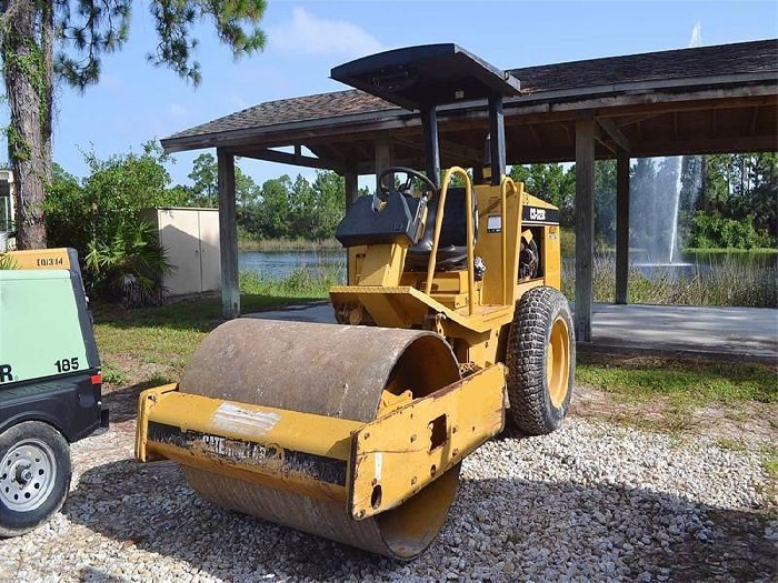 Compactadora Vibratoria Caterpillar CS-323 C