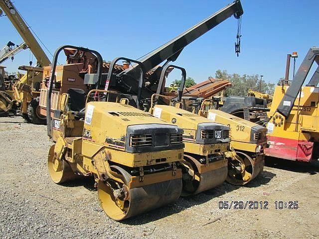 Compactadora Vibratoria Caterpillar CB-214C