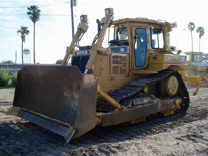 Dozers/tracks Caterpillar D6T