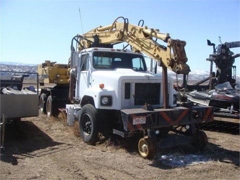 Excavadora Sobre Ruedas Caterpillar 212