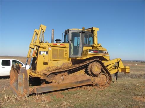 Tractores Sobre Orugas Caterpillar D7H  de segunda mano en venta Ref.: 1361498529520880 No. 4