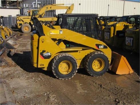 Minicargadores Caterpillar 242B  de medio uso en venta Ref.: 1364256693059534 No. 2