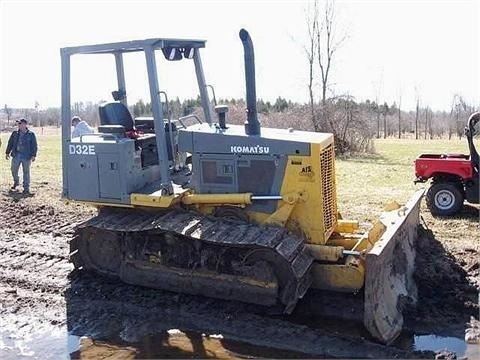 Tractores Sobre Orugas Komatsu D32E  usada a la venta Ref.: 1366302069857815 No. 4