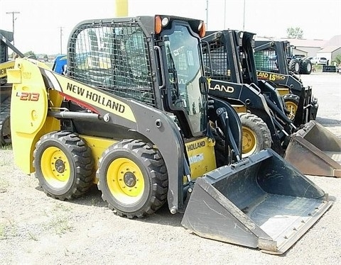 Minicargadores New Holland L213  en optimas condiciones Ref.: 1375808582380860 No. 2