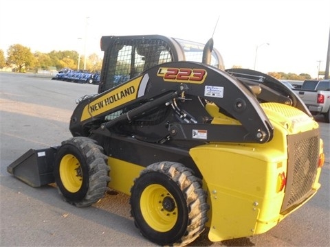 Minicargadores New Holland L223  seminueva en perfecto estado Ref.: 1375890807591418 No. 4