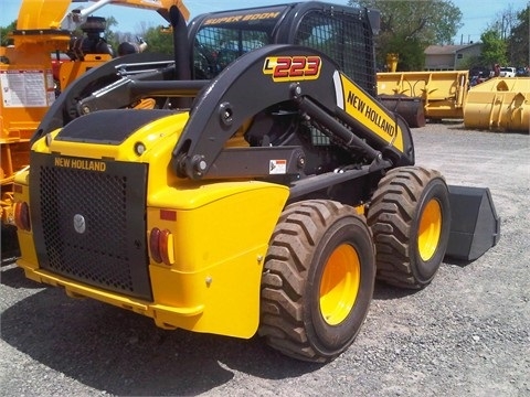 Minicargadores New Holland L223  de medio uso en venta Ref.: 1375893669595091 No. 2