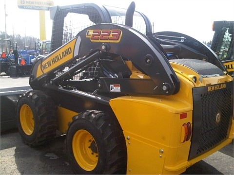 Minicargadores New Holland L223