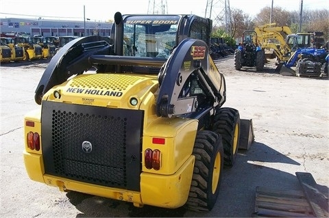 Minicargadores New Holland L225