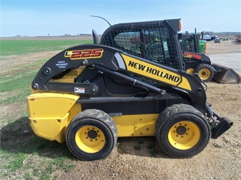 Minicargadores New Holland L225  de segunda mano en venta Ref.: 1375981298047433 No. 4