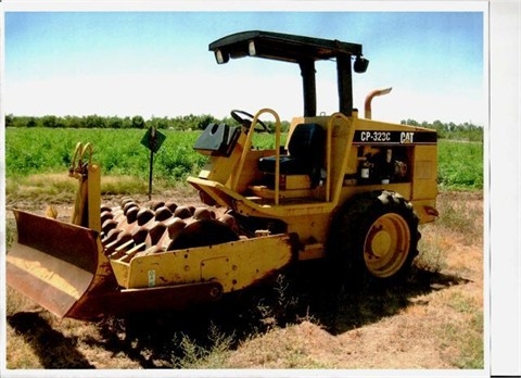 Compactadoras Suelos Y Rellenos Caterpillar CP-323C