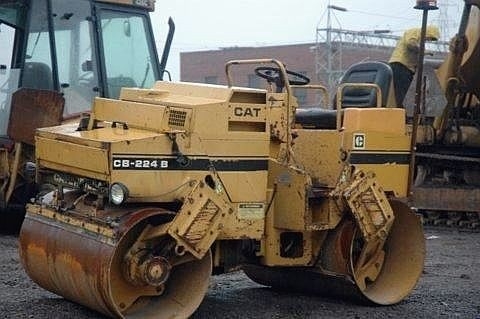 Compactadora Vibratoria Caterpillar CB-224