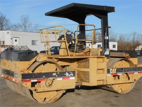 Compactadora Vibratoria Caterpillar CB-634