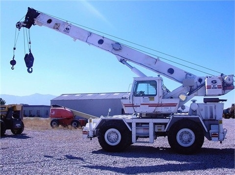 Gruas Grove RT528