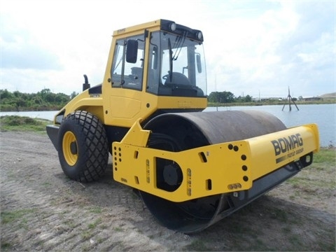 Compactadora Vibratoria Bomag BW211D