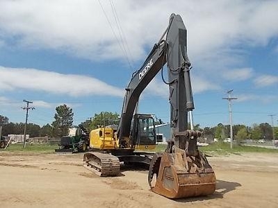  Deere 240D seminueva en perfecto estado Ref.: 1391816688448860 No. 2