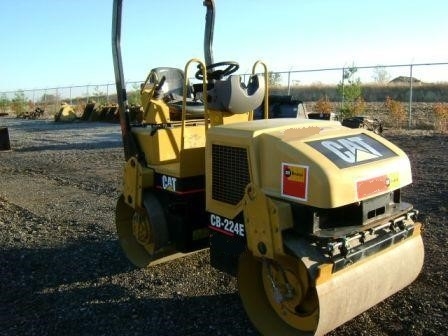 Compactadora Vibratoria Caterpillar CB-224E