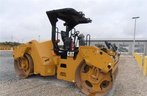 Compactadora Vibratoria Caterpillar CB54