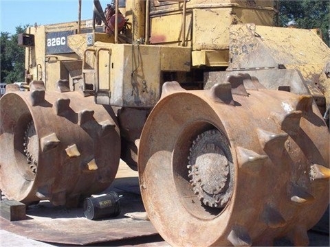 Compactadoras Suelos Y Rellenos Caterpillar 826C