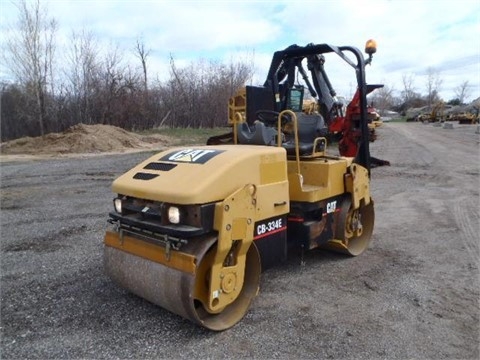 Compactadora Vibratoria Caterpillar CB-334E