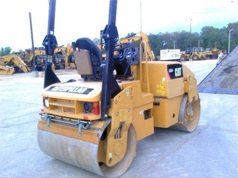 Compactadora Vibratoria Caterpillar CB34