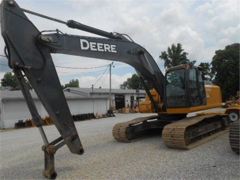  Deere 240D  seminueva en venta Ref.: 1402449275621324 No. 3