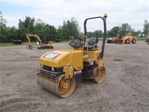 Compactadora Vibratoria Caterpillar CB-224E