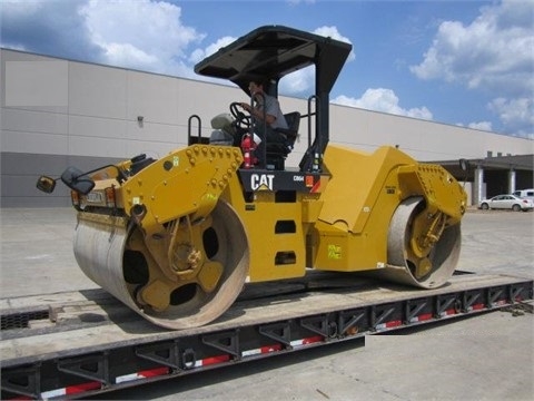 Compactadora Vibratoria Caterpillar CB64