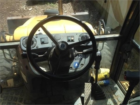  New Holland 655E seminueva en perfecto estado Ref.: 1410040093989030 No. 2