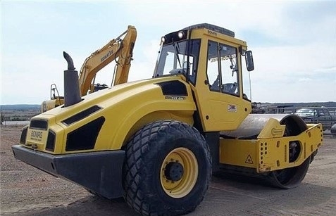 Compactadora Vibratoria Bomag BW213D