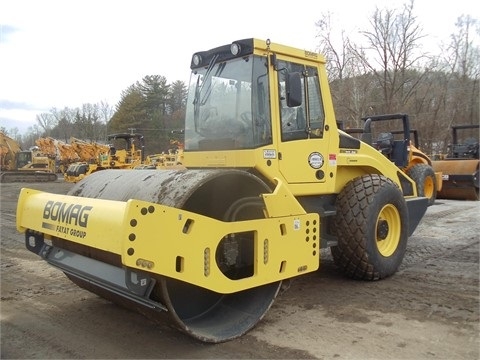 Compactadora Vibratoria Bomag BW213D