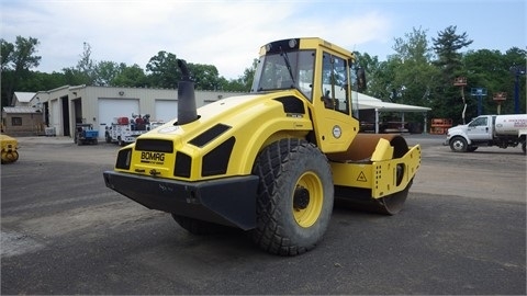 Compactadora Vibratoria Bomag BW213D