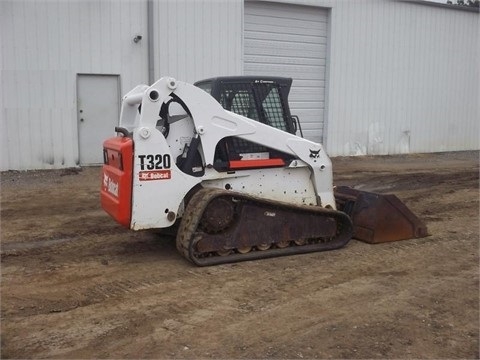 BOBCAT T320 de medio uso en venta Ref.: 1410818618810913 No. 4