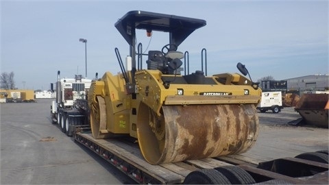 Compactadora Vibratoria Caterpillar CB54