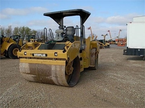 Compactadora Vibratoria Caterpillar CB64